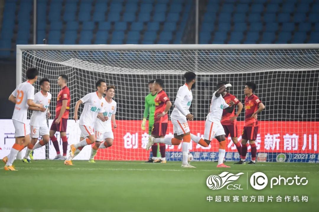 جدول الدوري المصري 2024الأهلي يتصدر المشهد بكفاءة لافتة